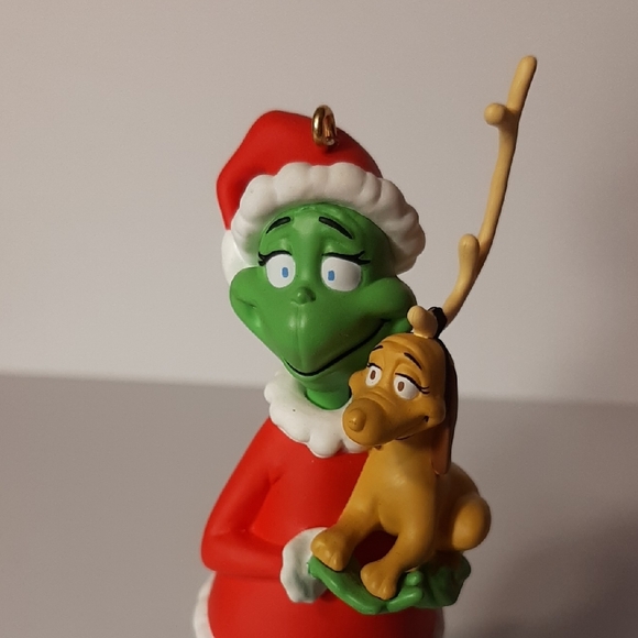 Hallmark "Keepsake" Grinch and Max Ornament in Classic Red & Green, Handcrafted - Picture 7 of 11